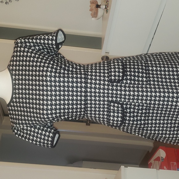 Black and White Dress Large - Picture 2 of 6